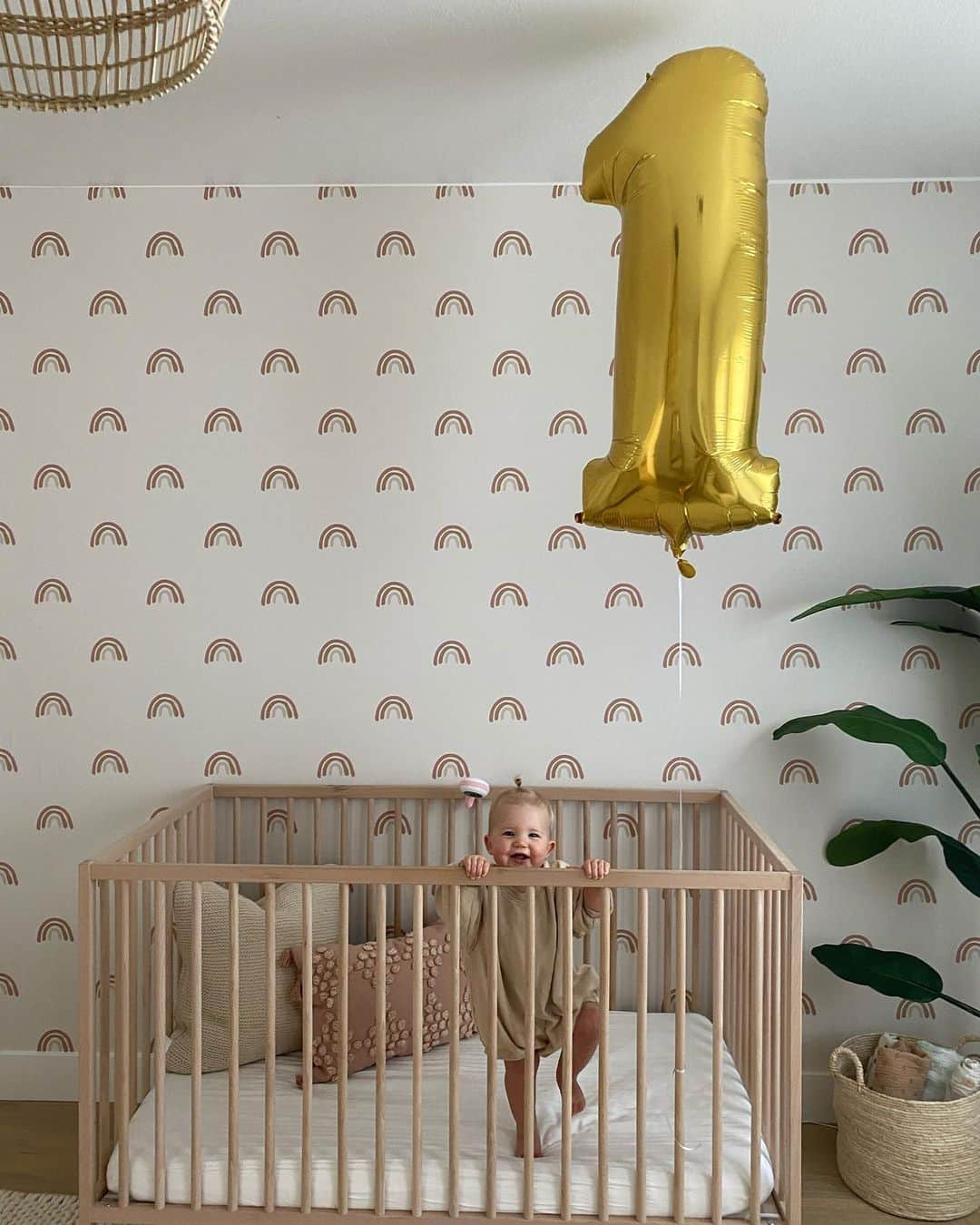 Aspyn Ovard Ferrisさんのインスタグラム写真 - (Aspyn Ovard FerrisInstagram)「Still can’t believe I have a one year old 🥺 Swipe to see how much she loves dada」9月9日 9時40分 - aspynovard