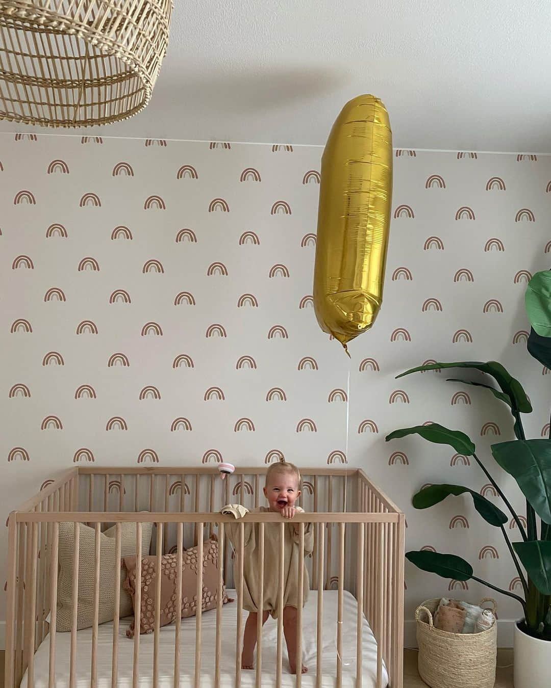 Aspyn Ovard Ferrisさんのインスタグラム写真 - (Aspyn Ovard FerrisInstagram)「Still can’t believe I have a one year old 🥺 Swipe to see how much she loves dada」9月9日 9時40分 - aspynovard