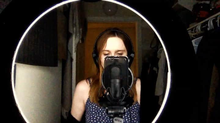 キーリー・マーシャルのインスタグラム：「The female response to “Be Alright” by Dean Lewis. (Yes, I filmed this in my closet)」