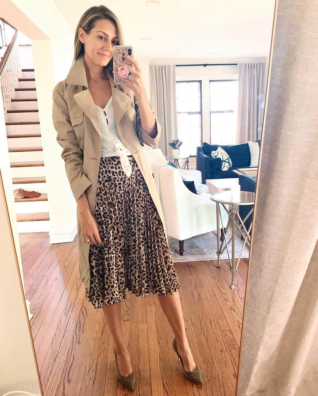 Anna Jane Wisniewskiさんのインスタグラム写真 - (Anna Jane WisniewskiInstagram)「Are you still feeling leopard midi skirts this year? Feels so formal after a couple quarters of sweats and casual dresses but I’m ready for it again.   Which look is your favorite?!  http://liketk.it/2Wa6j #liketkit @liketoknow.it #LTKunder50」9月9日 9時48分 - seeannajane