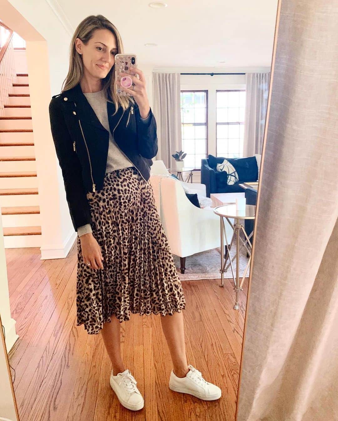 Anna Jane Wisniewskiさんのインスタグラム写真 - (Anna Jane WisniewskiInstagram)「Are you still feeling leopard midi skirts this year? Feels so formal after a couple quarters of sweats and casual dresses but I’m ready for it again.   Which look is your favorite?!  http://liketk.it/2Wa6j #liketkit @liketoknow.it #LTKunder50」9月9日 9時48分 - seeannajane