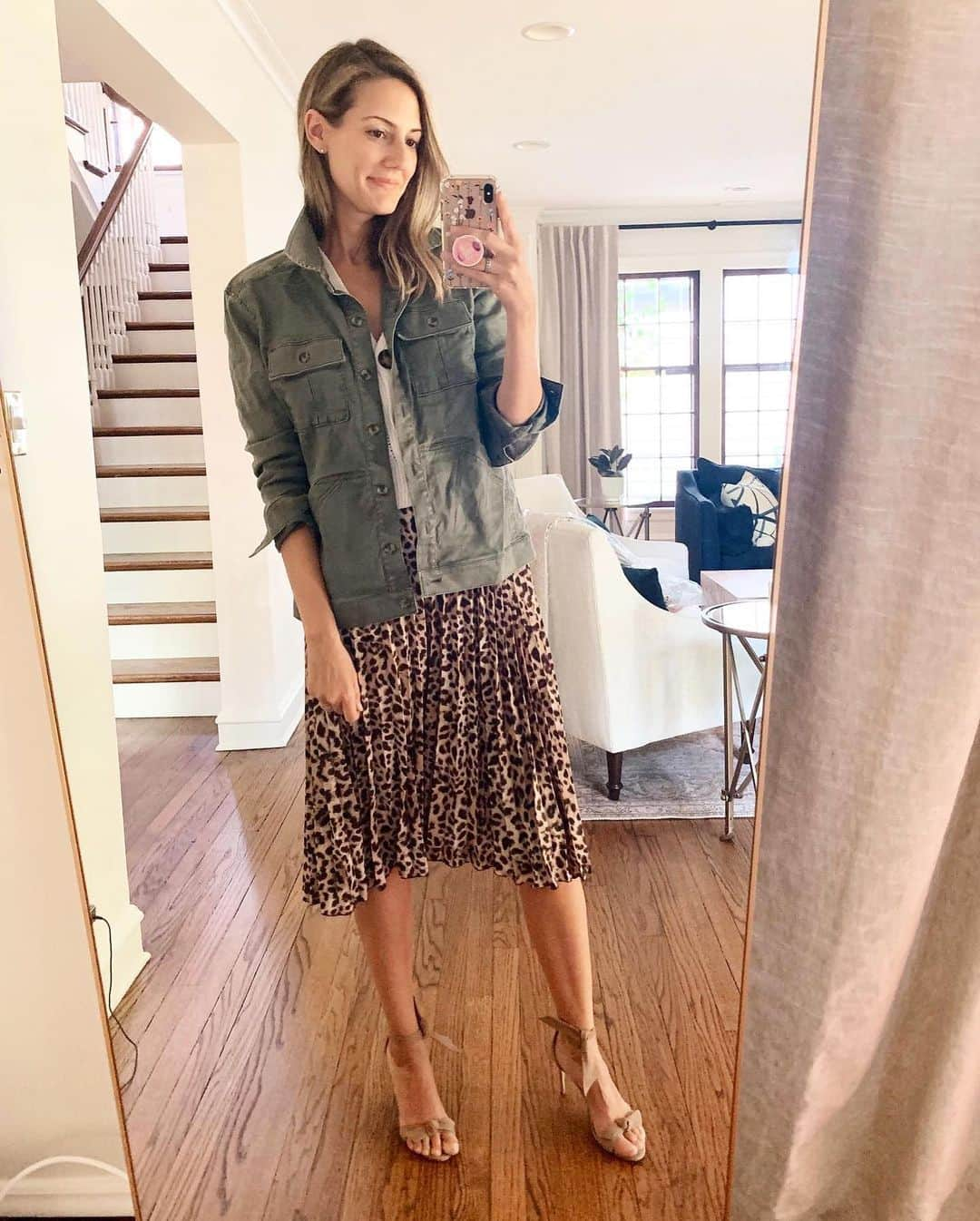 Anna Jane Wisniewskiさんのインスタグラム写真 - (Anna Jane WisniewskiInstagram)「Are you still feeling leopard midi skirts this year? Feels so formal after a couple quarters of sweats and casual dresses but I’m ready for it again.   Which look is your favorite?!  http://liketk.it/2Wa6j #liketkit @liketoknow.it #LTKunder50」9月9日 9時48分 - seeannajane