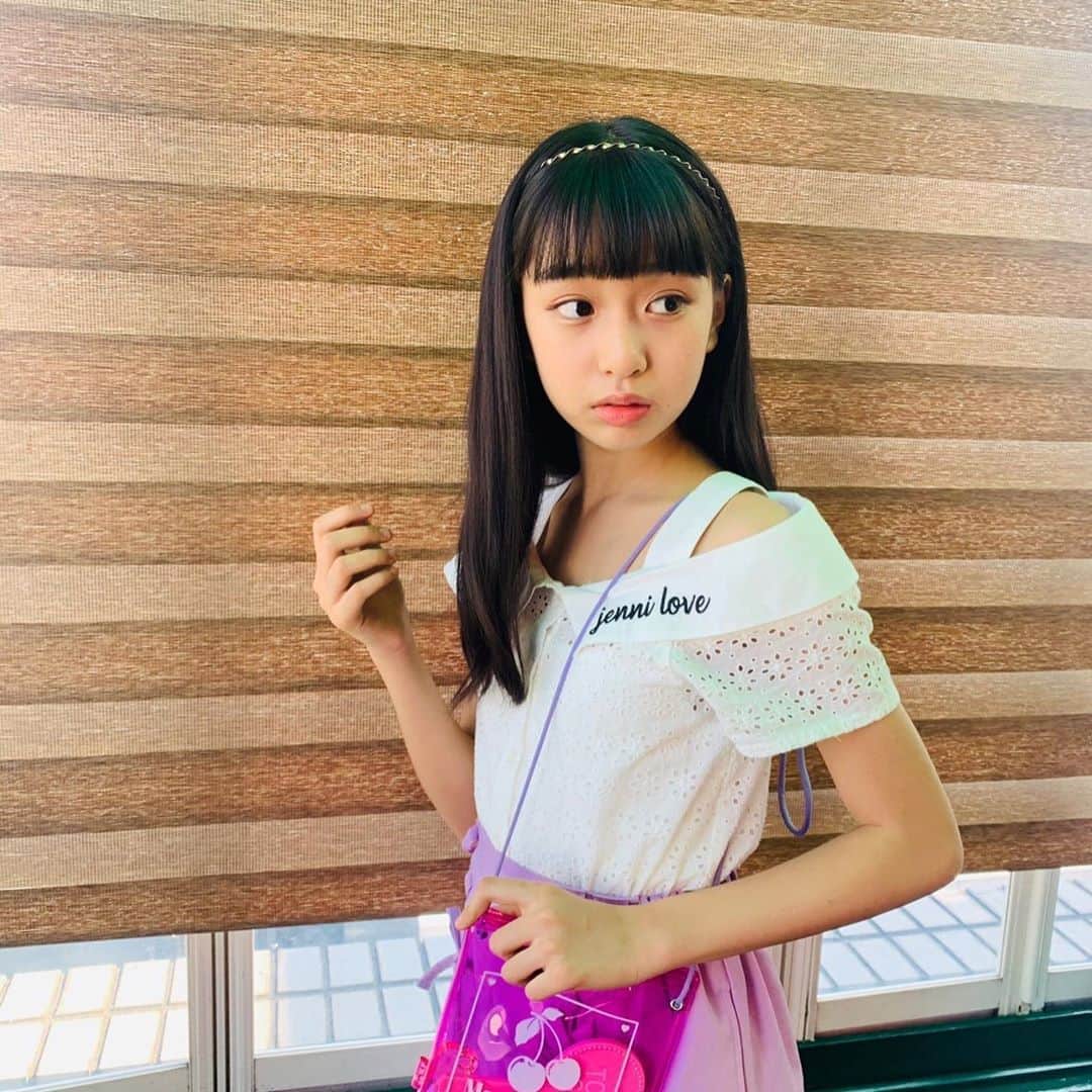 ニコ☆プチさんのインスタグラム写真 - (ニコ☆プチInstagram)「おっはよーー❣️ニコ⭐︎プチ10月号のふろく、ビニールサコッシュ💗みんなはもうゲットした？🌟 今日はマイのふろくの使い方🤗🍒  まいです🤗🌷﻿ 持ち歩きたい物がピッタリ入って、すっごく便利😳✨そして、とにかく可愛い❤️皆も、ビニールサコッシュと自分なりのコーデでお出かけしてみてね☺️💕  #ニコプチ #ニコプチふろく #プチモのふろくの使い方  #ニコプチふろくのある生活  #メゾピアノジュニア #mezzopianojunior  #ふろく #藤岡舞衣」9月9日 9時52分 - nicopuchi_official