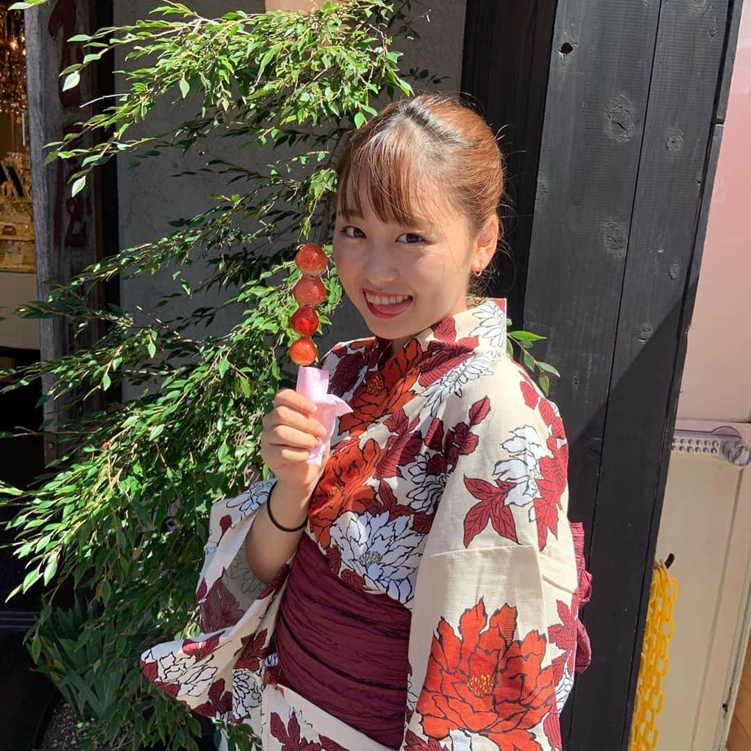 犬塚花菜子のインスタグラム：「いちごあめ😛  久しぶりにちゃんと朝起きて朝ご飯食べた~🍚 今日も1日頑張ろ〜〜！！  今日も #かなポチ とマイスタの応援よろしくお願いします🙇‍♂️  今日は夜ミクチャ配信しようかな(^ ^)  いつもいいねやコメントありがとうございます🐕🌻  #Instagram#撮影モデル#被写体#ミスミスター#ミス桜美林#桜美林大学#ミスコン#ファイナリスト#撮影#ミクチャ #配信#投票 #ミス桜美林 #ミスミスター桜美林 #f4f#ootd#サロモ#サロンモデル#follow#followforfollowback#カメラ越しの私の世界#一眼レフ#フィルム#filmphotography#東京#カフェ巡り#浴衣#鎌倉#食べ歩き#camera」