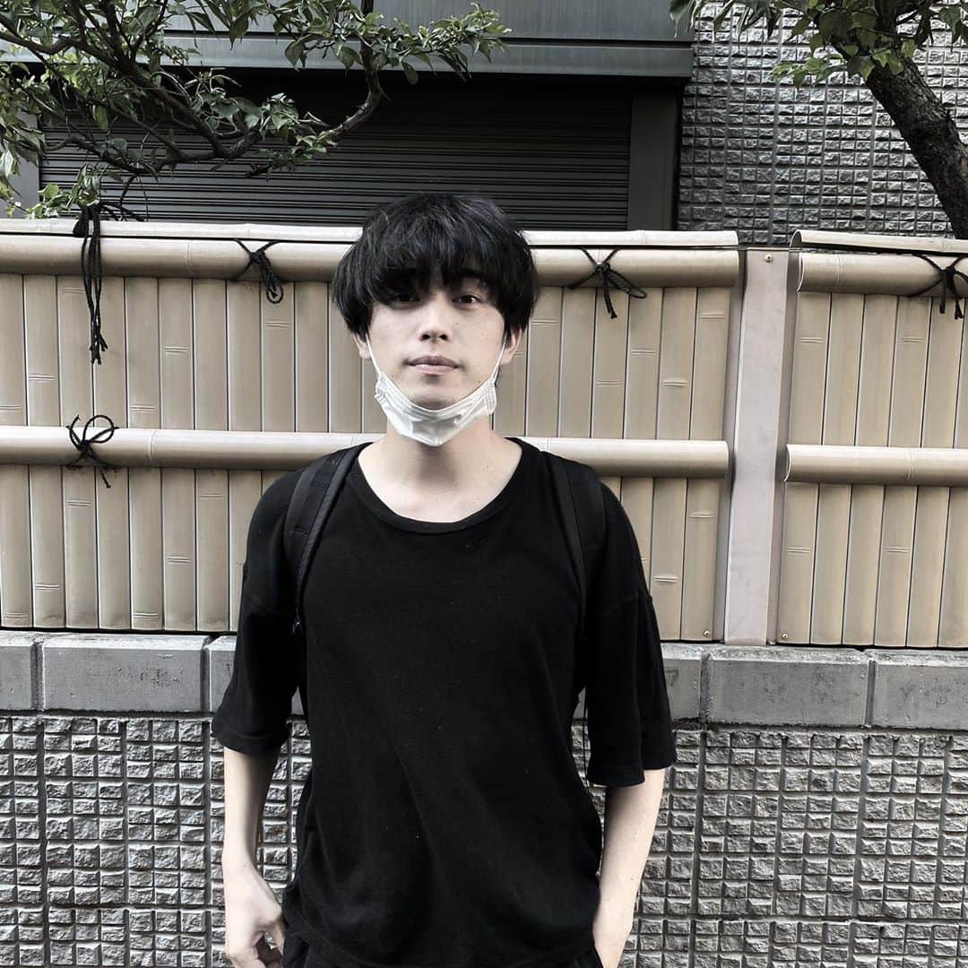 のインスタグラム：「久しぶりに全身真っ黒で外に出ました！ 今日20時からspokyun公式サイトで配信があります！ 11日にもインスタグラムで配信をするので見てください！！」