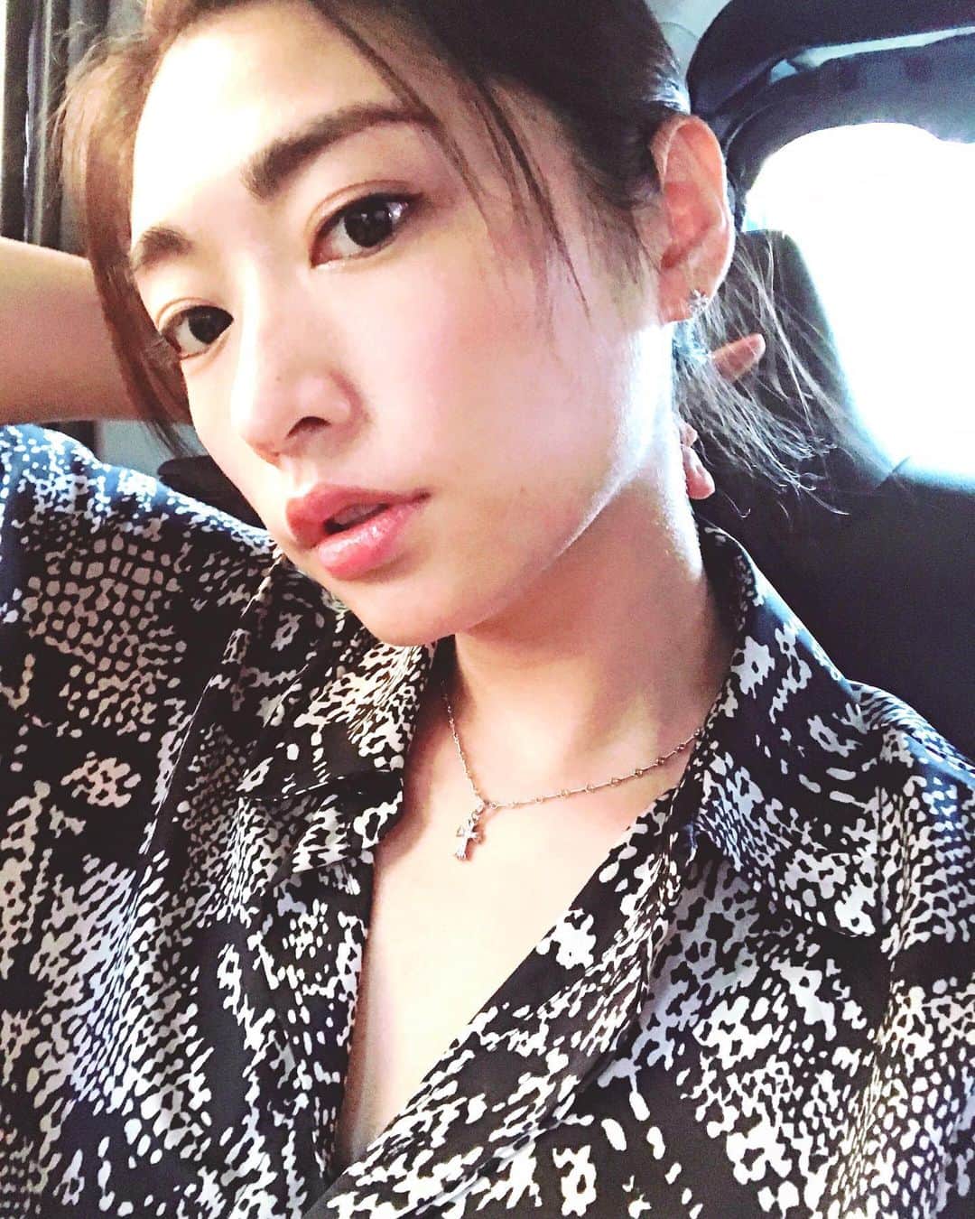 のインスタグラム：「Good day☀️今日も暑い☀️  . . #仕事帰り #ビールを飲みたい #今日も暑いから#暑いせいにしよう🤔☀️」