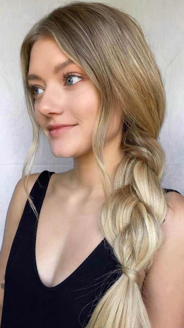 I N S T A B R A I Dのインスタグラム：「Stylist: Taylor Lamb 🤍 Instagram: @taylor_lamb_hair   What you need ✨ 1 small hair elastic and 1 Bobby pin  Location 📍 Gilbert, Arizona  Specialty: Taylor is queen of VOLUME when it comes to braids! Her page is full of braid and beach wave inspiration that makes us wanna try every hairstyle!」