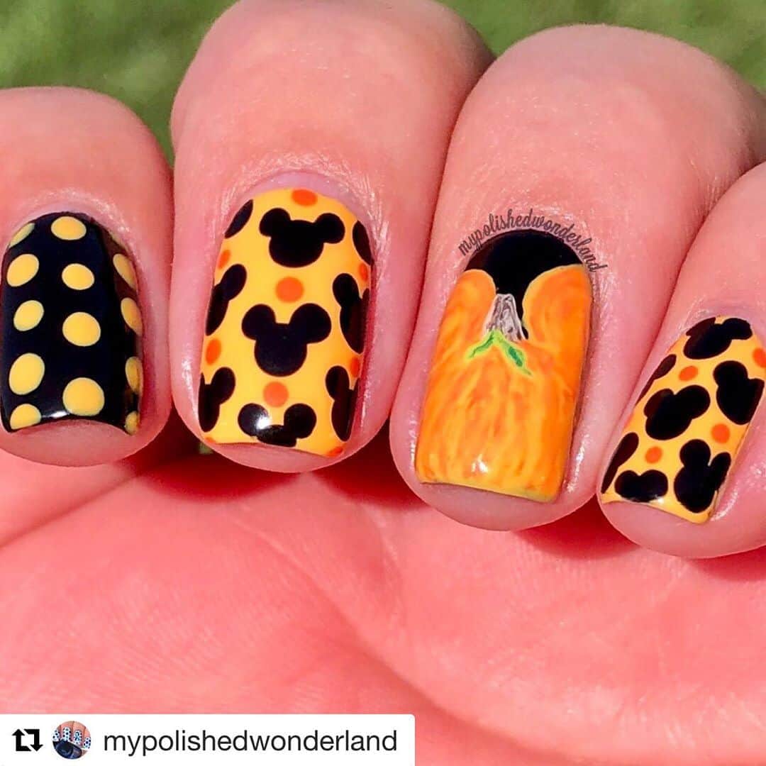 Nail Designsさんのインスタグラム写真 - (Nail DesignsInstagram)「#Repost @mypolishedwonderland  ・・・ Mickey pumpkins for #disneynailedit I was inspired by polish_star I just left the face off the pumpkin. Done freehand with polish.」9月9日 10時31分 - nailartfeature