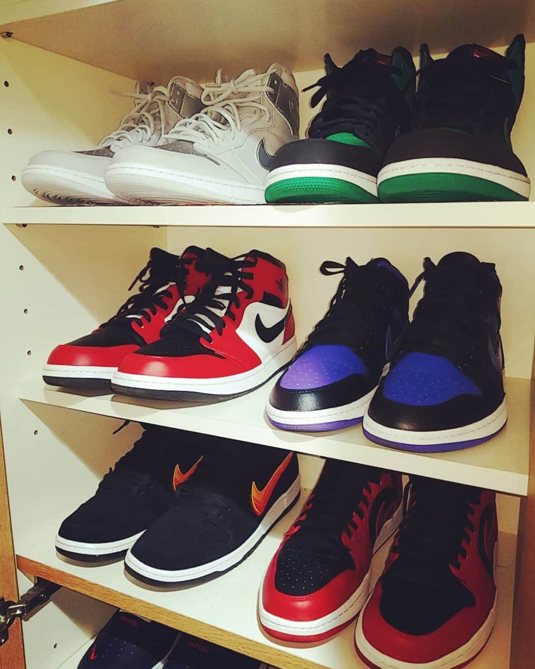 のインスタグラム：「3ヶ月くらいの間に買いすぎちゃったけど、かっこいいからまぁいいか💦 #NIKE #airjordan1 #dunk」