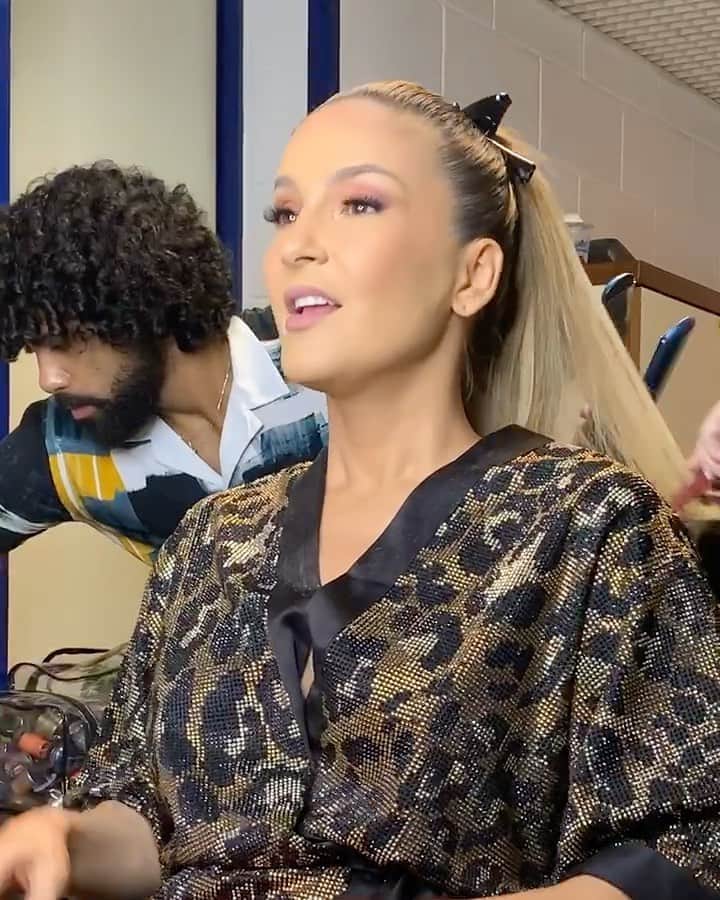 Claudia Leitteのインスタグラム：「Saudade de uma loucura dessas, né, canttorinha? @lavoisier @zizisantana @ricardoviniciusfs @adrianatietz 🎥: @paypervitu」