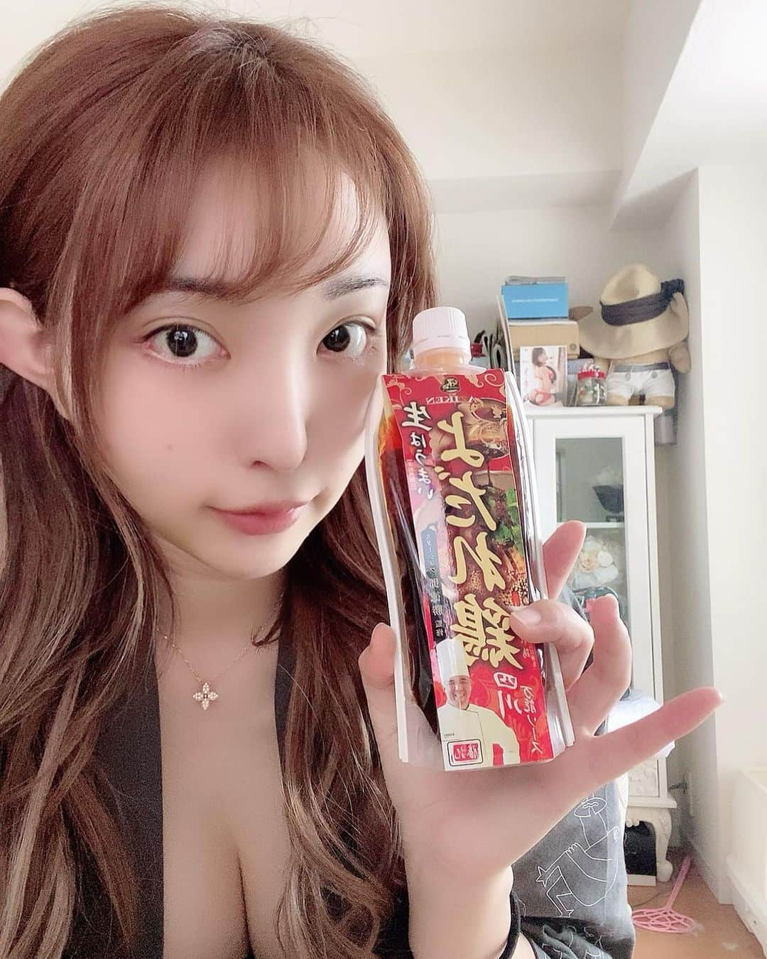 まいてぃ（粕谷まい）さんのインスタグラム写真 - (まいてぃ（粕谷まい）Instagram)「よだれ鶏が食べたすぎて作った(•ㅂ•)و ・ ・ ・ ・ このタレ使ったらめっちゃ本格的なよだれ鶏になったよ！ ・ ・ ・ ・ ・ しっかり四川風でした！ 私はちゃんと蒸し鶏から作ったけどサラダチキンでも作れるし、ギョーザのタレとか、他にもこの時期だと茄子と合わせても美味しいかもな😍 ・ ・ ・ 時間ある時またつくろーっと♡♡ ・ ・ ・ ・ ・ ・ おっぱい♡♡(？) ・ ・ ・ ・ ・  #AZIKEN #よだれ鶏のたれ #無添加焼肉のたれ #生たれ #味研 #ロシアン佐藤 #長ねぎポン酢 #ChusmaWOMANS #pr」9月9日 11時13分 - maity_0917