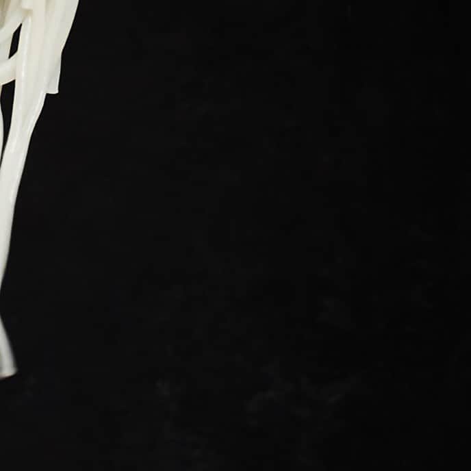 安藤成子のインスタグラム：「ついに明日！！日比谷OKUROJIに 『そうめん　そそそ　〜その先へ〜』 グランドオープンです✨ ・ そうめんのその先へ！ 【そうめんその先のその先へ〜こだわりの新しいそうめんの世界へ〜】 ・ 小豆島　島の光のそうめんに出会い恋をし、そうめんの新しい可能性を感じ、 そうめんの魅力を世界に伝えるべく ・ 【たかがそうめん　されどそうめん　そうめんその先へ】をコンセプトに ２０１８年そうめん専門店「そそそ」は東京・恵比寿に誕生しました。 ・ 日比谷OKUROJI店では島の光最高品質の黒帯や金帯を使用し こだわりの食材や普段そうめんと合わせることのなかった高級食材など 今までにないそうめんの新しい価値観を生み出します。 ・ そうめんのその先の扉を開いてみませんか？ ・ 日比谷のスペシャリテはじわじわと話題になってる［トリュフ香る黒釜玉そうめん］です ・ ぜひ新しいそうめんの世界をお楽しみください✨ ・ 〒100-0011 東京都千代田区内幸町一丁目 7 番 1 号 日比谷OKUROJI G17 そうめんそそそ〜その先へ〜 ・ Tel:0362057172 . Web予約も開始してます✨ ・  https://yoyaku.toreta.in/sososohibiya/#/」