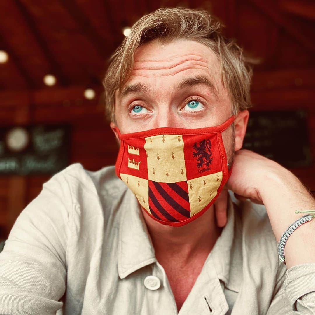 トム・フェルトンさんのインスタグラム写真 - (トム・フェルトンInstagram)「So it’s true #heroeswearmasks  but let’s be real villains wear them better」9月9日 11時16分 - t22felton