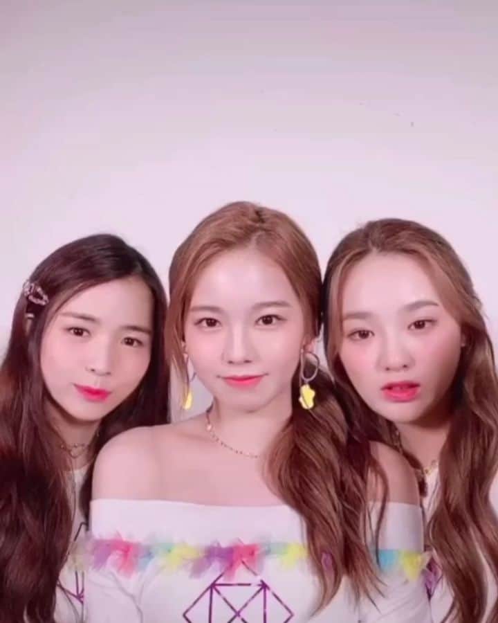 マヤ（勝村摩耶）のインスタグラム：「TikTok Update! Maya with Ayaka & Rio ❤️🌈  - - Follow @_MayaKatsumura for more content - - #MAYA  #MAYAKATSUMURA #NiziU #NiziUMaya #JYP #MakeYouHappy #Ayaka #Rio」