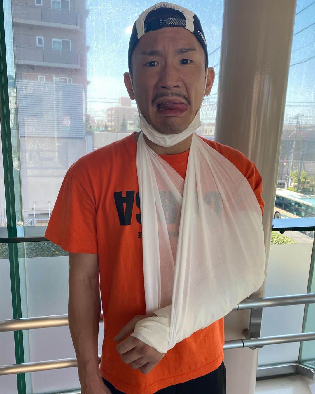 のインスタグラム：「血が溜まっちゃったりして色々問題ありで結局こうなったわ  イライラする卍」