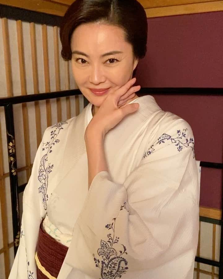 【公式】私たちはどうかしているのインスタグラム：「﻿ ‪#第5話今夜10時🙌﻿ 本日のカウントダウンはこちら🌟‬﻿ ﻿ ‪#今夜は冒頭から‬﻿ ‪#今日子たんの嫌がらせが‬﻿ ‪#フルスロットル‼️‬﻿ ‪#夕子さんに一体何をするのか…😨‬﻿ ‪#女のバトル必見です👀‬﻿ ‪#私たちはどうかしている‬﻿ ‪#わたどう‬﻿ ‪#浜辺美波‬﻿ ‪#横浜流星‬﻿ ‪#観月ありさ‬」