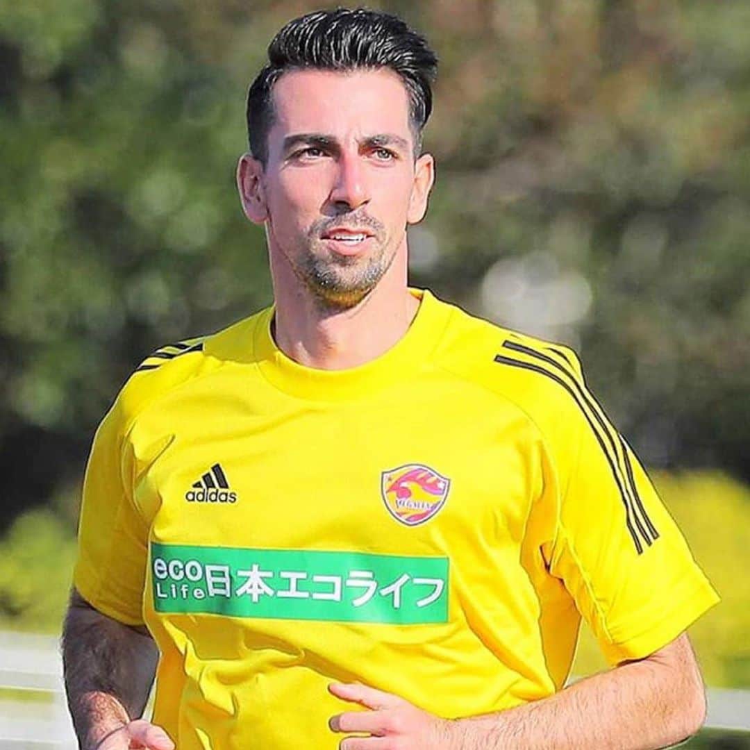 イサーク・クエンカのインスタグラム：「👀⚽️」