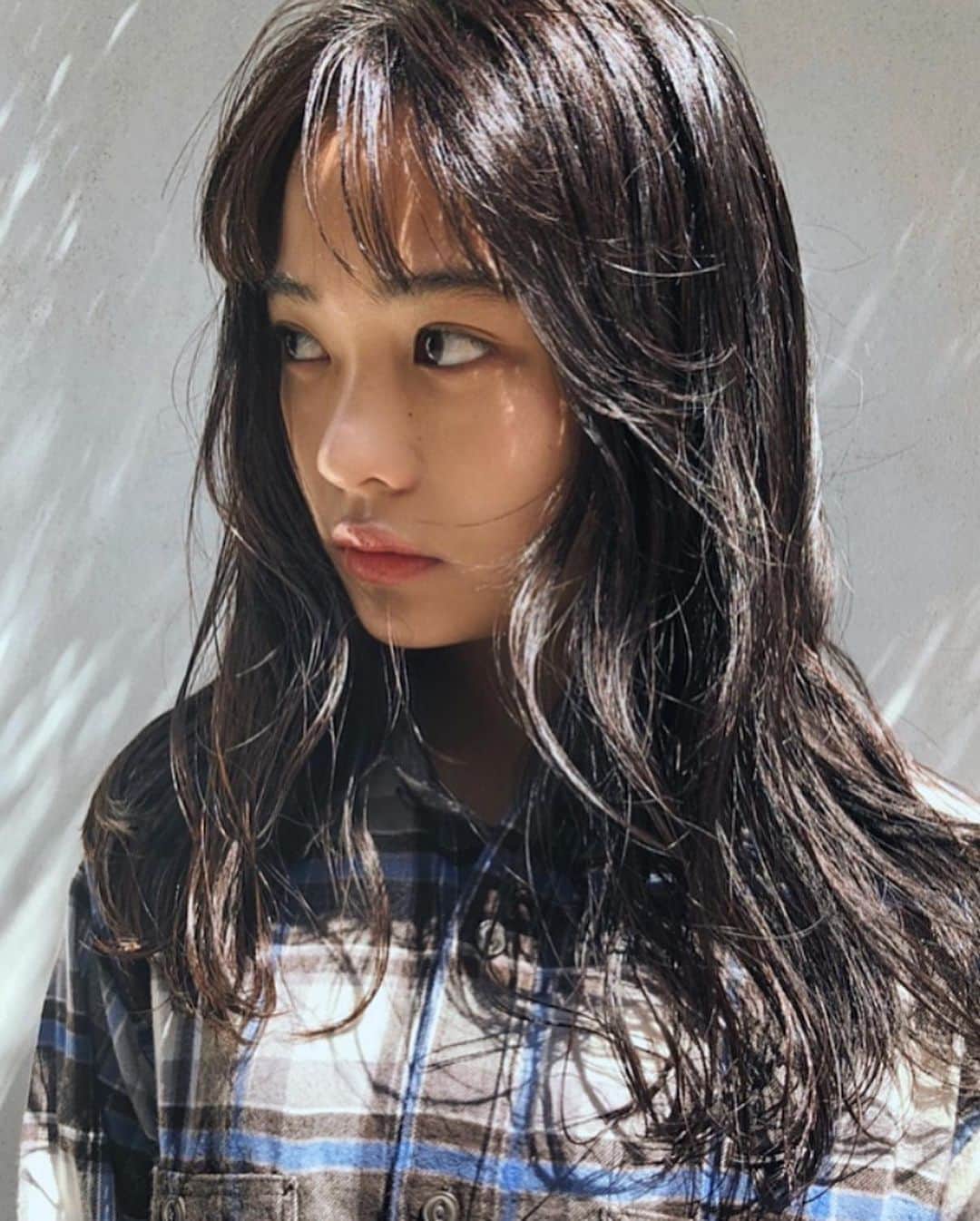 西本ヒカルのインスタグラム：「たまには雰囲気変えてみたり☺︎✂︎🍂♡」