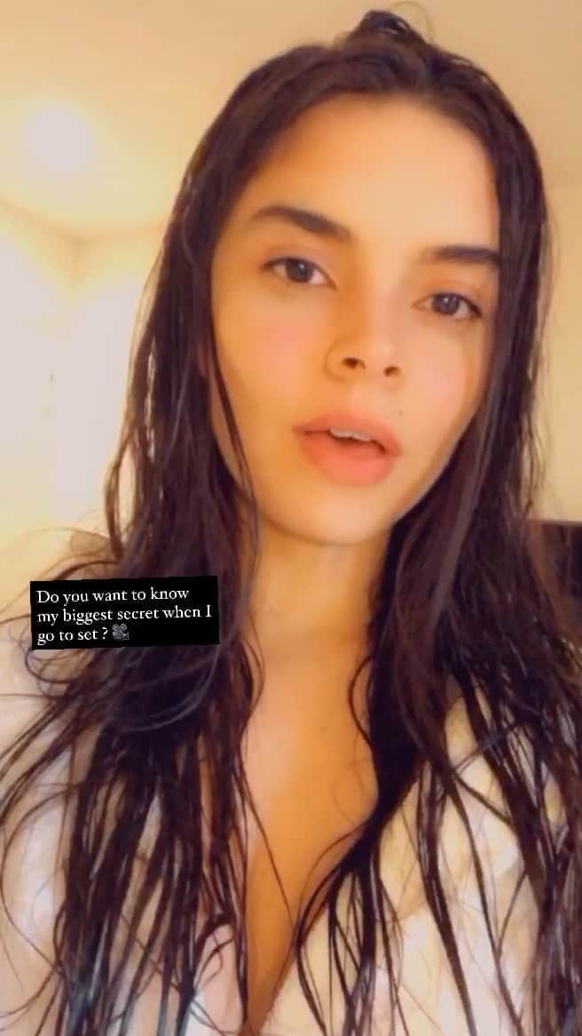 パオラ・ポーリンのインスタグラム：「This is my best tip when you go to set! 🎥👌. Agee or disagree ? - Sharing my igtv series “Empaowerment with Pao” this week with all the behind the scenes on set during the pandemic!, stay tuned ! - Este es mi tip favorito cuando estoy en el set! 🎥👌! Están de acuerdo o no que opinan ?  - Esta semana les estaré compartiendo mi serie de IGTV “Empaowerment with Pao “ con el detrás de cámara de un día en el set en medio de la pandemia!, no se lo pueden perder!」