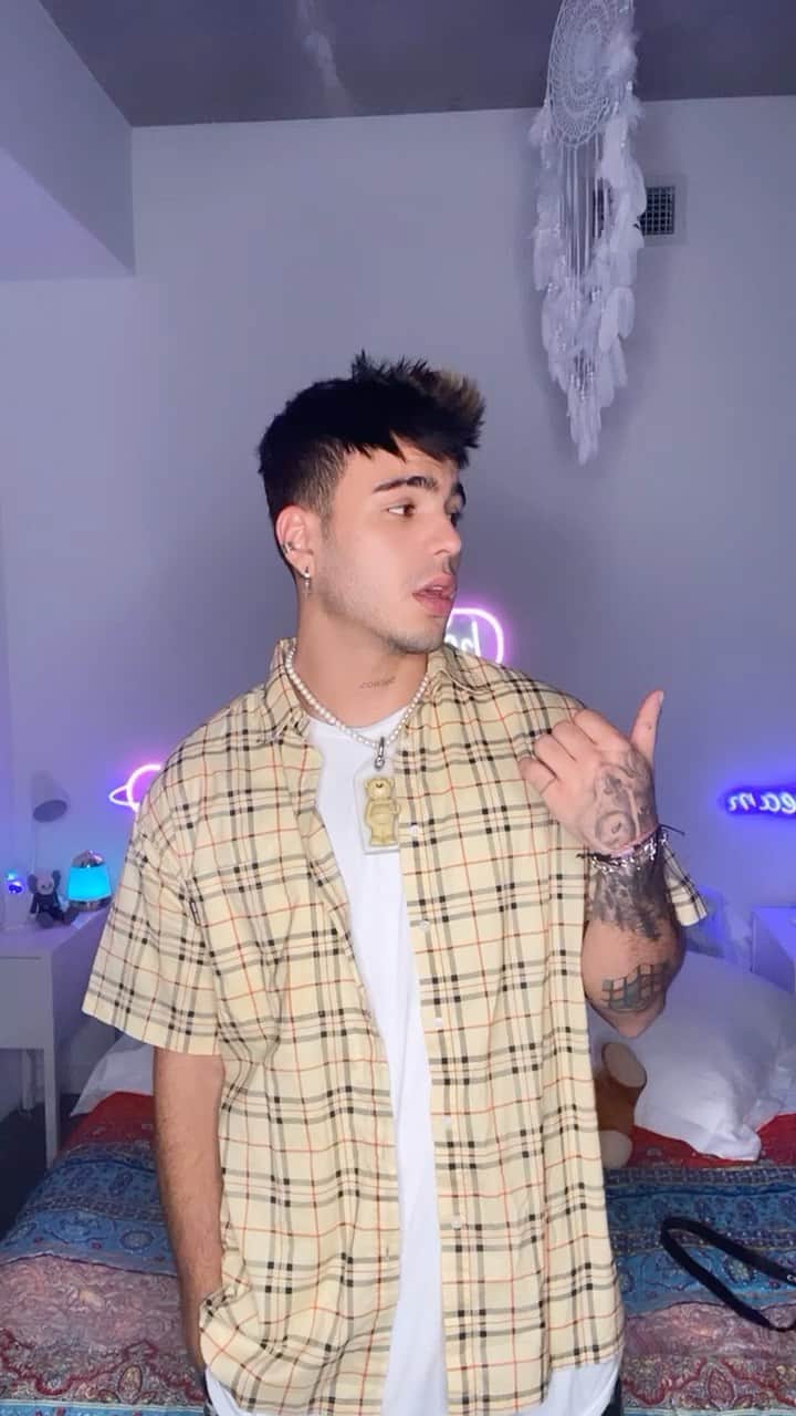 Sebastián Villalobosのインスタグラム：「ella es diferente a las demás 🤪」