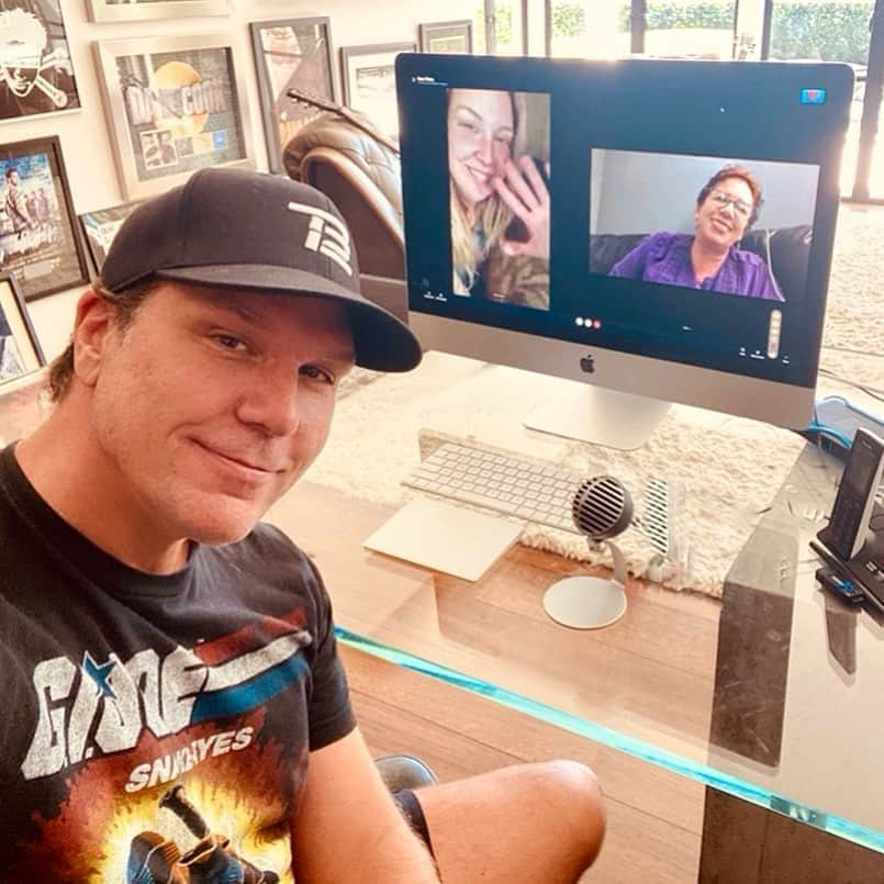 デイン・クックさんのインスタグラム写真 - (デイン・クックInstagram)「Zoom chat w/ the fam. @courtneycookimagery & Kelly.」9月9日 12時20分 - danecook