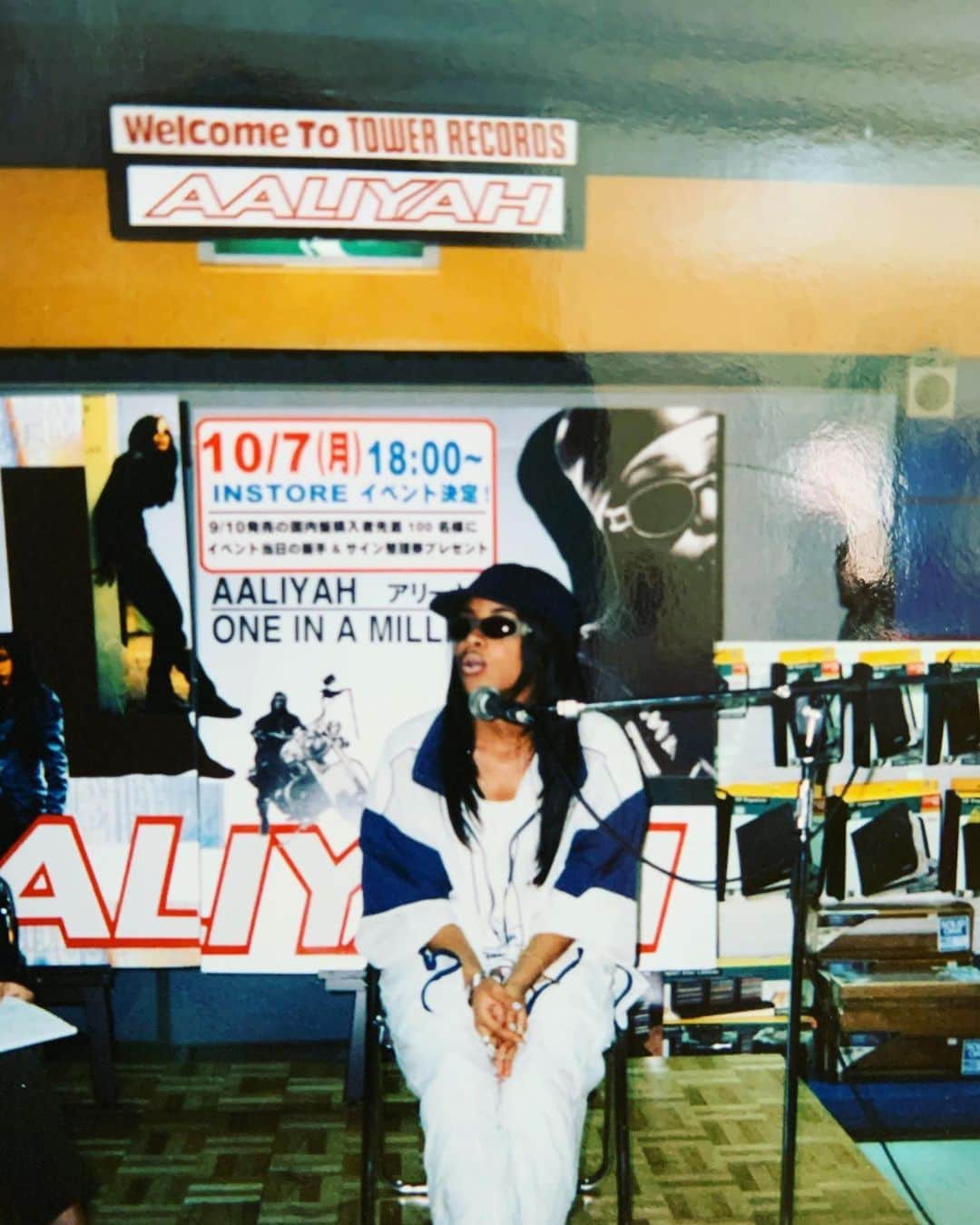 JAMOSAさんのインスタグラム写真 - (JAMOSAInstagram)「I was sorting out my old photo book and look what I found? This is late Aaliyah in my home town Fukuoka, Japan in 1996❣️Yes, she came to Japan! She had just released “One In A Million” album and this was an instore event at Tower Records Tenjin💯😭❤️I LOVE ALL HER SONGS🥰❣️昔のフォトアルバム整理してたらレア写真が出てきた😭Aaliyahだよ⚠️1996年わたしの地元福岡展示タワレコでのインストアイベント！福岡の女の子な憧れだったんだよ😭🙏Aaliyahの曲は全曲好き🤍 #ripaaliyah」9月9日 12時20分 - jamosa148