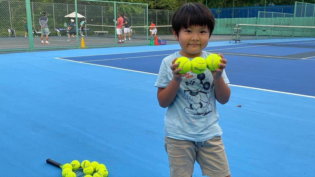 杉山愛さんのインスタグラム写真 - (杉山愛Instagram)「大坂なおみ選手⭐️ 🎾全米オープン🎾 見事⭐️準決勝進出⭐️  今日の試合も完璧な内容でしたねーーーーっ‼️ あと２つ👍👍👍 GO @naomiosaka !!  そんな素晴らしいテニスを観ると🎾テニスしたくなりませんか？🤔🤔 ひとりでも練習できる優れもの💛練習パートナーの Slingerです🎾🎾🎾 ぜひお試しください😆😆😆  #slingerbag #myslingerbag #changethegame #球出しバッグ #あなただけの練習パートナー https://slingerbag.jp/」9月9日 12時27分 - aisugiyamaofficial