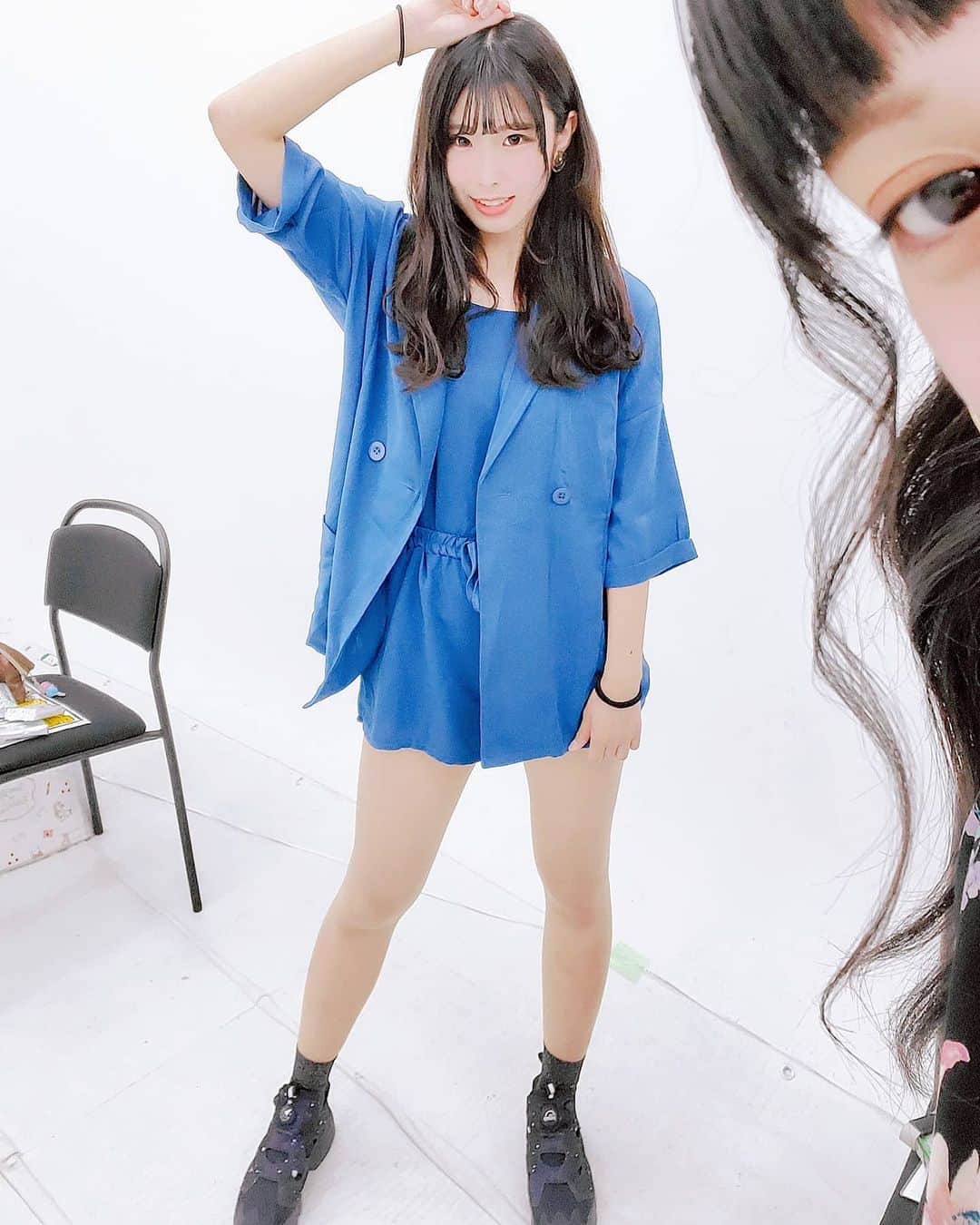 椎原えみのインスタグラム：「2020.09.09.Wednesday . . .  じーーーーー。 . . . #民族ハッピー組  #椎原えみ #美脚女子 #美脚 #followｍe #脚フェチ #足フェチの皆様お待たせしました  #足フェチ  #モデル #アイドル  #あしすたぐらむ #あしたすたぐらまー #脚フェチの皆様お待たせしました #legs #水泳 #美脚 #美脚女子 #beautifullegs #japaneseidol #japanesegirl #えみあし #beautiful #photomodel #photography #Japan #girl  #Reebok #美脚女子 #美脚 #高身長女子 #スニーカー女子 #ロングヘア  #model  #cute」