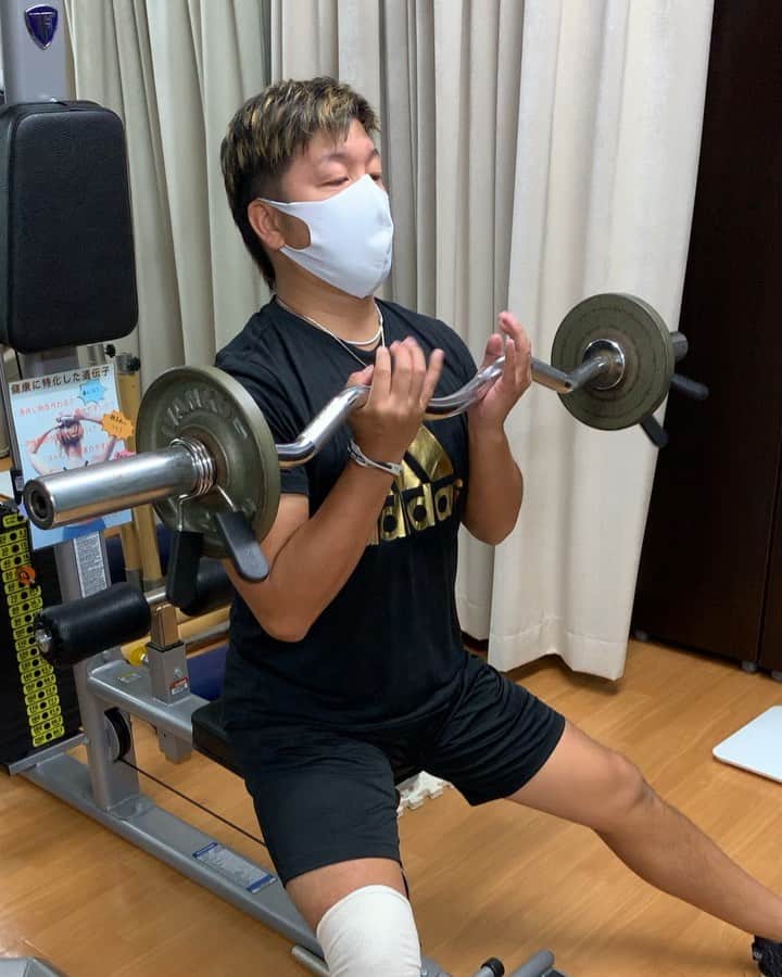 星野光正のインスタグラム：「今日はらいおん鍼灸整骨院さんにてパーソナルトレーニング！  1セット目と3セット目の違い。  それは  声が漏れるとこ。。  #プロダーツプレイヤー #ダーツインストラクター #ダーツ #エスダーツ #エスダーツオフィシャルプレイヤー #星野光正 #星野飯 #三児のパパ #アラフォーパパ #料理好き #パーソナルトレーニング  #らいおん鍼灸整骨院」