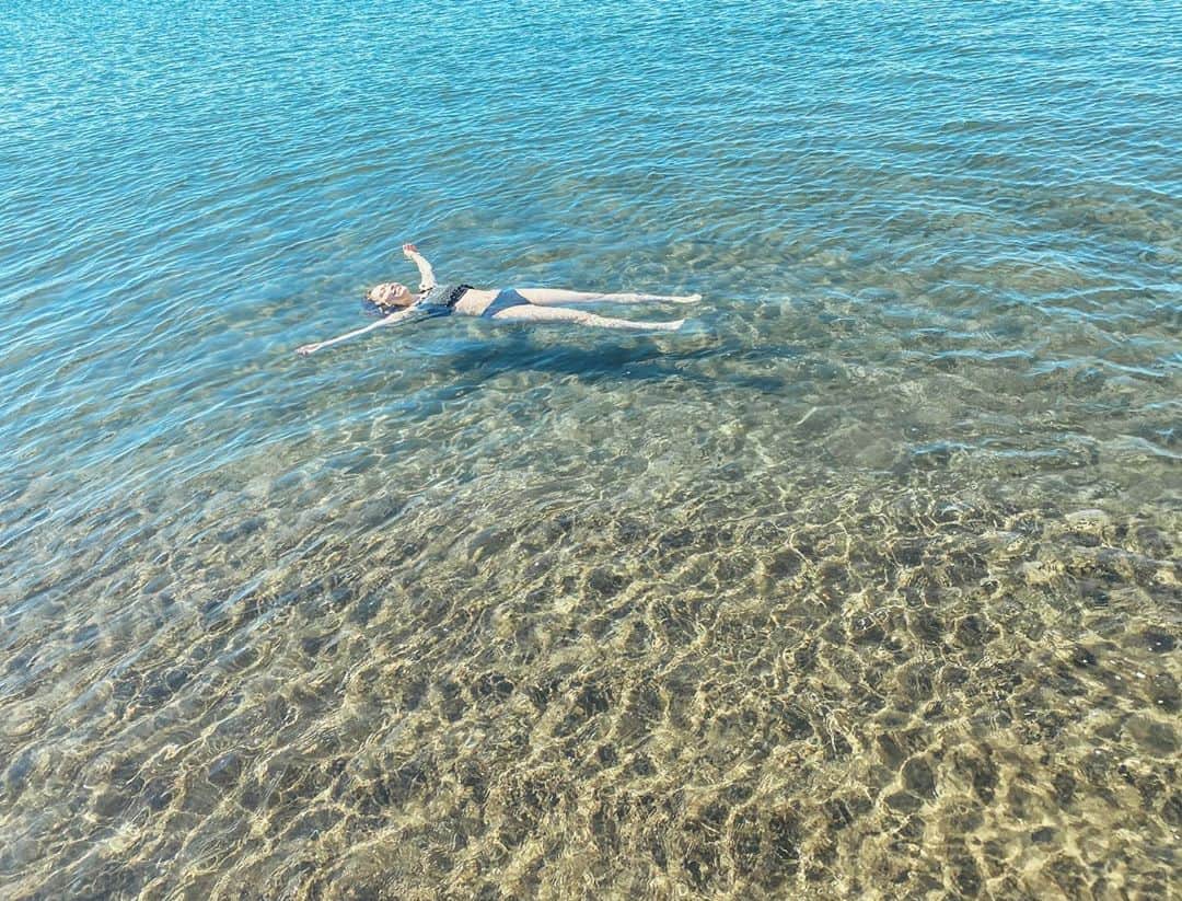 のインスタグラム：「今日も暑いですね、、、 水の中が恋しい💧💕 #地球を感じる  ・ #beach#ocean#bikini#life #beachlover#swimwear#earth #ビーチ#海#青森#田舎暮らし#あおもり #水着#ビキニ#ハット#海水浴 #自然#自然と暮らす」