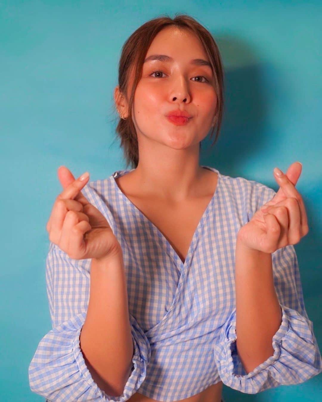 Kathryn Bernardoさんのインスタグラム写真 - (Kathryn BernardoInstagram)「Today is the day!!! It's the 9.9. Lazada Big Brands Sales! 😻 There's no better day to announce that I'm officially a part of the @lazadaph family, and I couldn't be more grateful for the warm welcome! 💙 And if you love shopping like me, then you should also be super excited to fill your carts with deals up to 90% and free shipping! Don’t forget to shop now and use my code KATHRYN99LAZADA to get Php 99 off for a minimum spend of Php 500 for first-time customers only.   #LazadaPH99  #BigBrandsSale  #LegitSaLazMall  #KathrynForLazada」9月9日 12時32分 - bernardokath