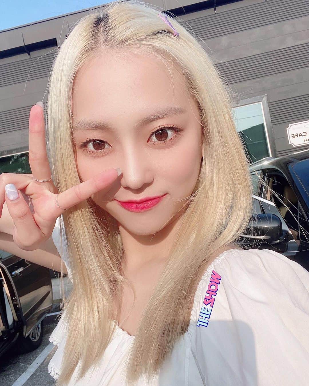 ソンのインスタグラム：「♥ 200908 CLC on 'the show' – #CLC #씨엘씨 #yeeun #예은 #イェウン #jangyeeun #clcyeeun #yeeunclc #💜 #seungyeon #승연 #seunghee #승희 #yujin #유진 #sorn #손 #ชลนสร #elkie #엘키 #莊錠欣 #eunbin #은빈 #clctranslations #kpop #kpopgirlgroups #kpopstagram #kpoprapper」