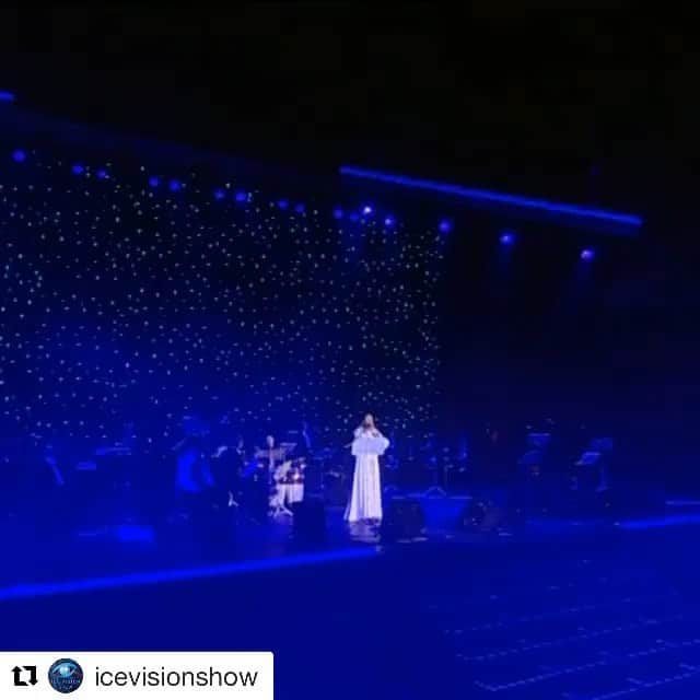 カタリナ・ゲルボルトのインスタグラム：「#Repost @icevisionshow ・・・ Елена Ваенга и Катарина Гербольдт в сольном концерте на льду "Ледяное сердце"⛸️💖」