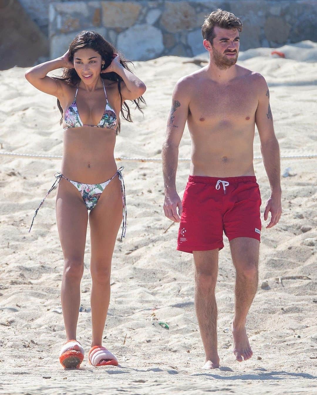 Just Jaredさんのインスタグラム写真 - (Just JaredInstagram)「The Chainsmokers’ @drewtaggart and girlfriend @chanteljeffries hit the beach together while on vacation in Mexico. #DrewTaggart #ChantelJeffries Photos: Backgrid」9月9日 13時20分 - justjared