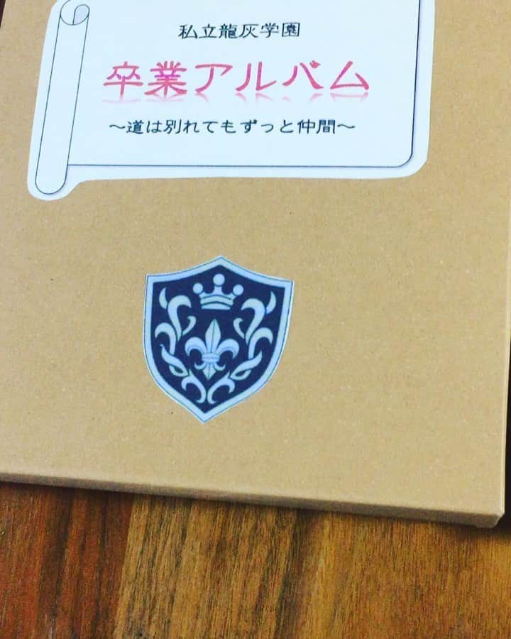 のインスタグラム：「全国のD.A CREWから めちゃくちゃ 嬉しい メッセージ頂きました😭  温かいお言葉ありがとうございます🙏 ちゃんと受け取りました‼︎  これからの励みになります🙏 幼稚園児からのリズムダンス体操 そしてENLIGHTENSの活動 どんどん全国に広めていきます‼︎  これからもよろしくお願いします！  DRI-V OFFICIAL H.Pは インスタプロフィールから www.dri-v.com @enlightens_official」