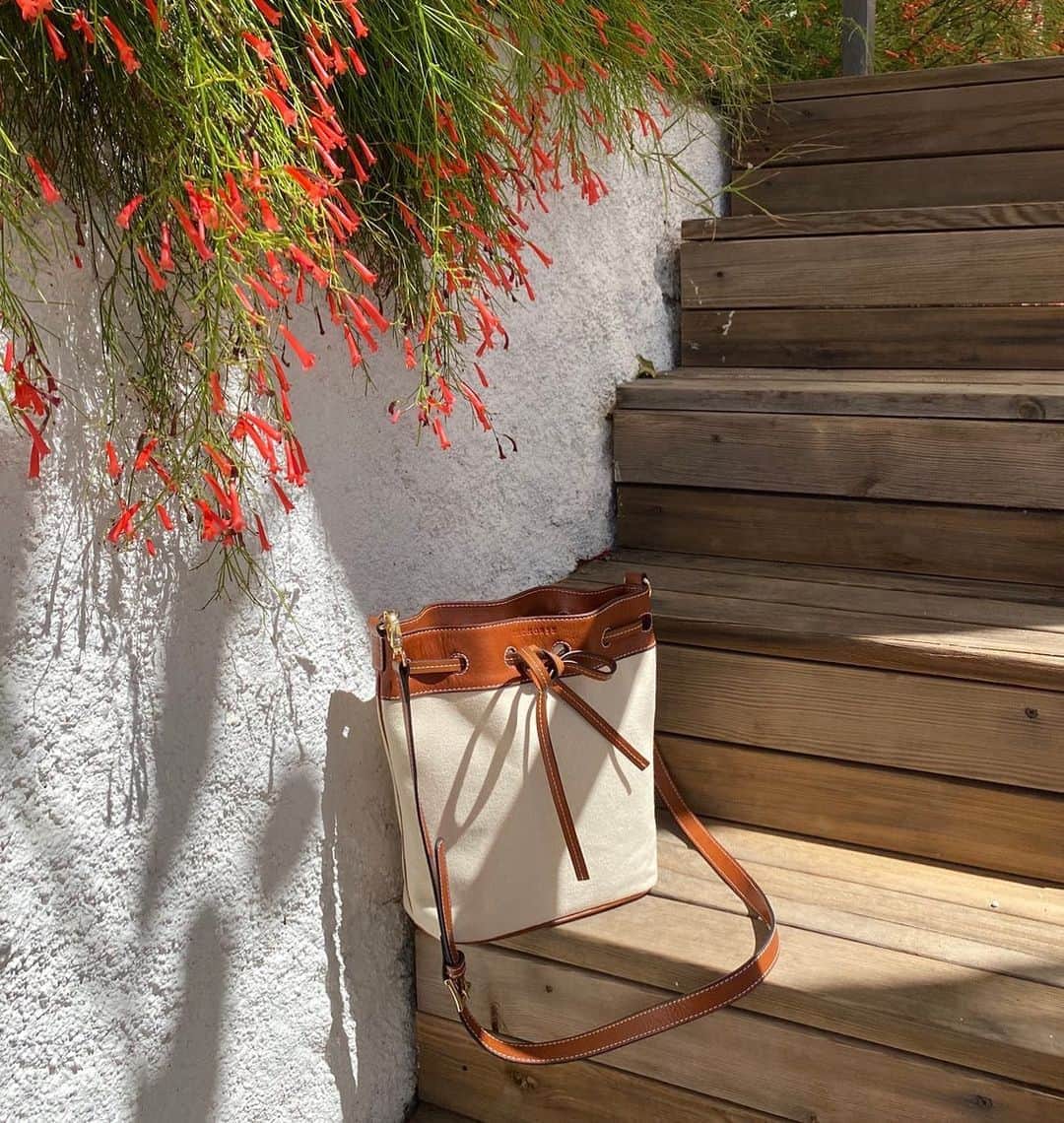 The Horseさんのインスタグラム写真 - (The HorseInstagram)「The Bucket bag in natural canvas and tan, your throw in and go hero with enough room for all of your essentials!」9月9日 13時43分 - the_horse
