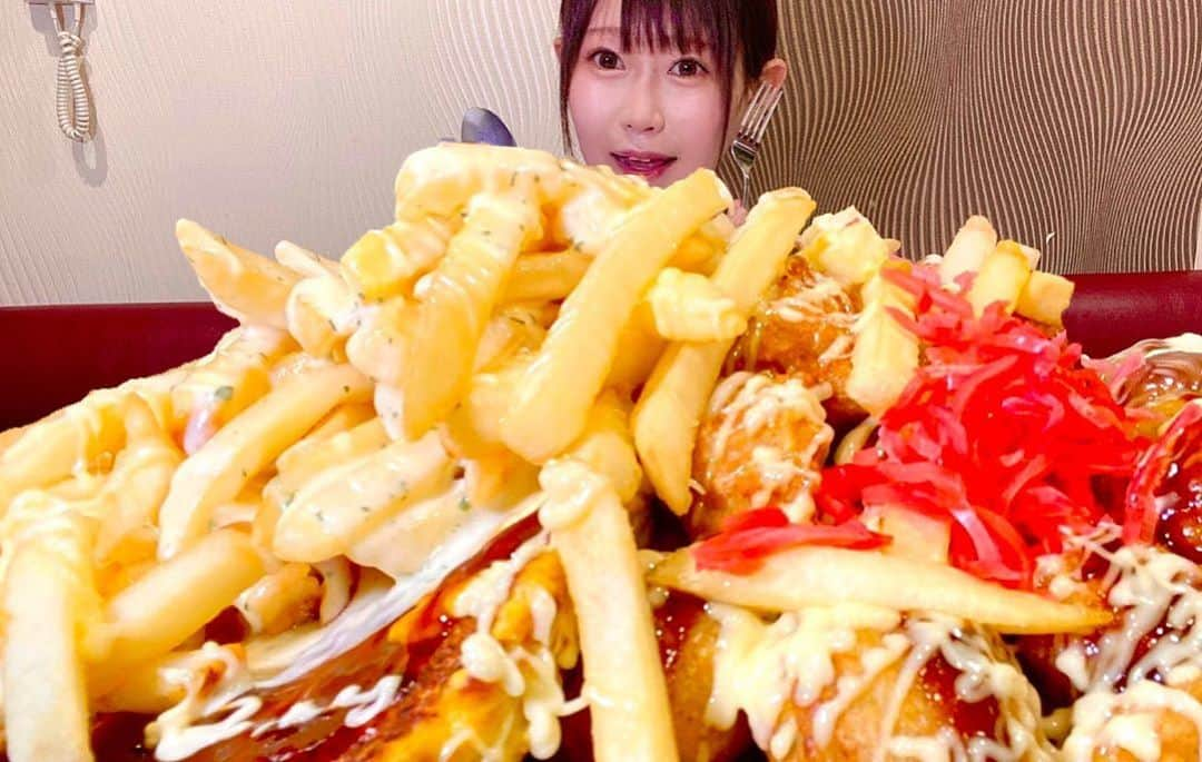 おごせ綾さんのインスタグラム写真 - (おごせ綾Instagram)「【ビッグエコー】成功者0人のパーティーでハードな大食いチャレンジ⁉️3.5kg 30分【閲覧注意】 https://youtu.be/t5TMvhRnkms  まさかのカラオケビッグエコーさんで大食いチャレンジ🤣  #大食い#デカ盛り#早食い #早食いチャレンジ#穴場スポット #カラオケ#紅蓮歌#鬼滅の刃#プライドポテト#ポテト#🍟#friedpotato #お好み焼き#たこ焼き#焼きそば#チャーハン#パーティープレート#bigecho #フードファイター#bigfood #foodfighter#チャレンジ#新潟#にいがた#niigata #gourme飲食店を盛り上げたい #コロナにまけるな #ソーシャルディスタンス #感染対策  ビッグエコー新潟駅前店さん  新潟県新潟市中央区東大通1-2-1第２マルカビル6・7・8F TEL	025-249-3131 定休日	年中無休」9月9日 13時40分 - ogose0123