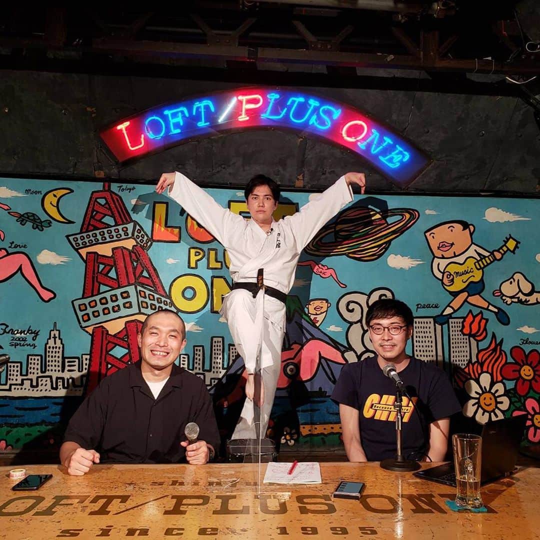 溜口佑太朗のインスタグラム：「先日は、ロフトでのラブレターズ無観客配信イベント「溜口に勝ったらウーバーイーツ奢り生配信」やりました。 沢山の方にご覧頂き、腹を空かせたお客様のギャンブル欲がマグマのように沸き立ち大変盛り上がりました。  キングオブコントのファイナリスト、ザ・ギースの尾関さんも緊急参戦！！  私の強さをどうか、アーカイブ配信でコメントと一緒に見てください。21日までありますので、どうかお願いします！ https://www.loft-prj.co.jp/schedule/plusone/153845」