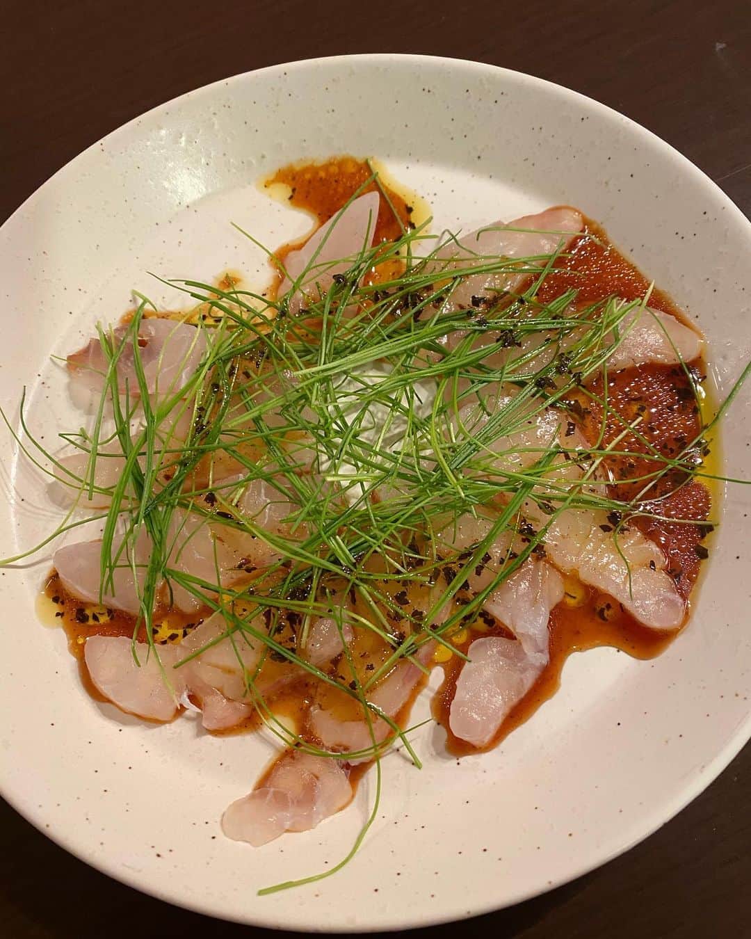 田中雅美さんのインスタグラム写真 - (田中雅美Instagram)「和風カルパッチョ。のたれ。 美味しい。  ・ ・ よだれ鷄に並ぶヒット商品♡  ・ ・ 芽ネギも好き♡  ・ ・ #カルパッチョ #お家ごはん #芽ねぎ #真鯛　？ #ヒラメ　？ #分からないで買って食べた　笑」9月9日 13時53分 - tanakamasami_official