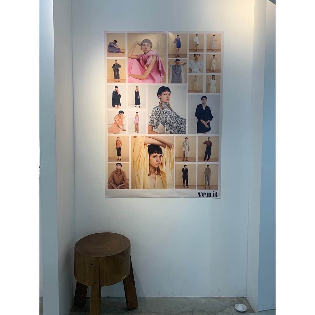 土井地恵理子さんのインスタグラム写真 - (土井地恵理子Instagram)「・ @venit_official の展示会へ。 ・ 女らしいシルエットと 気分が上がるカラーリング。 好物でした❤︎❤︎ ・ kidsもあって可愛すぎた😍 うちの子達はもう着れないから 誰か着てほしい〜✨ ・ ・ thanx! @mikittyisland  ・ ・ #2021ss #venit」9月10日 0時54分 - ericodoiji