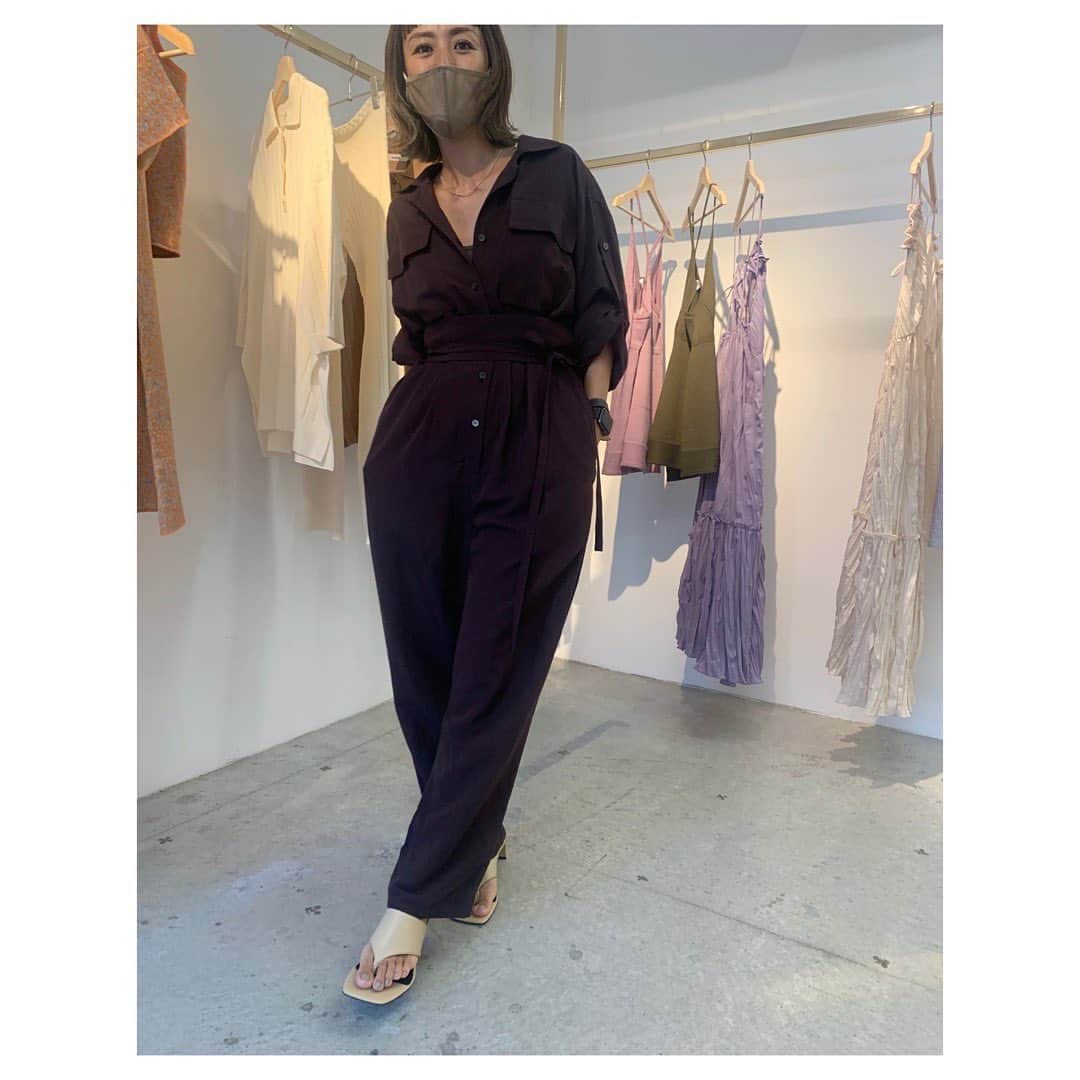 土井地恵理子さんのインスタグラム写真 - (土井地恵理子Instagram)「・ @venit_official の展示会へ。 ・ 女らしいシルエットと 気分が上がるカラーリング。 好物でした❤︎❤︎ ・ kidsもあって可愛すぎた😍 うちの子達はもう着れないから 誰か着てほしい〜✨ ・ ・ thanx! @mikittyisland  ・ ・ #2021ss #venit」9月10日 0時54分 - ericodoiji
