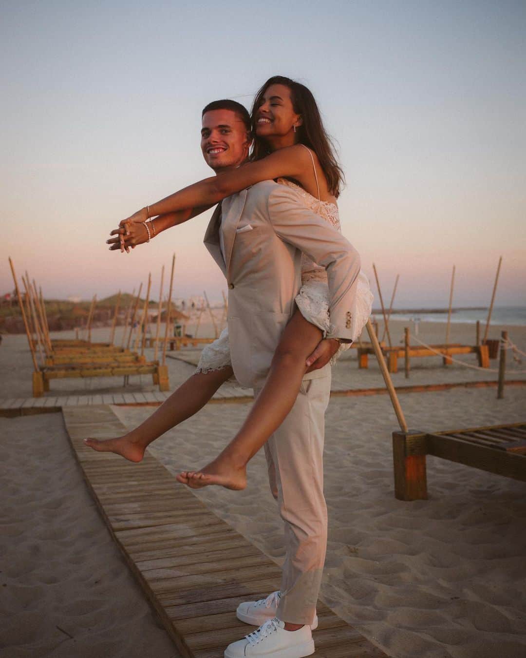 のインスタグラム：「Thank you so much for your kind messages to my birthday and our wedding 😍❤️ DANKE! 🇩🇪 OBRIGADO 🇵🇹」