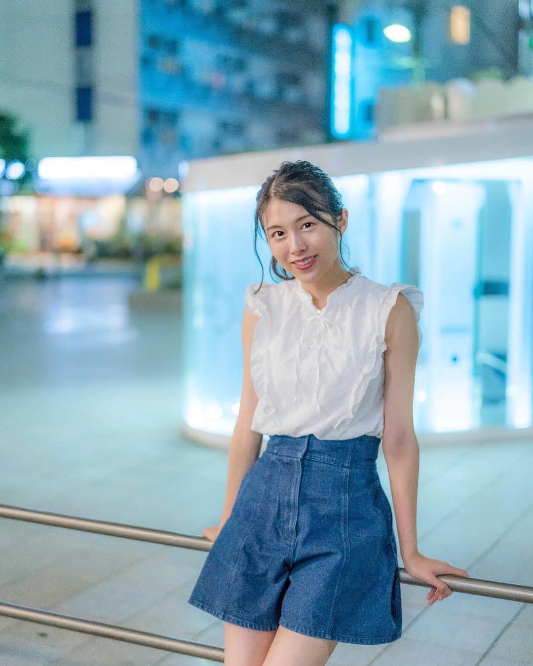 麻衣愛のインスタグラム：「夏が終わる前に夏っぽい写真📸 お誕生日当日に撮ってもらったものです!! . #お誕生日 #夏生まれ #ブルーな感じ #好き #glr #shooting #snidel #fashion #summer」