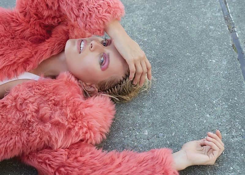 カロリナ・クルコヴァさんのインスタグラム写真 - (カロリナ・クルコヴァInstagram)「On Wednesday’s we wear pink. 💗#prettyinpink #covergirl  @harpersbazaarturkiye」9月9日 23時36分 - karolinakurkova