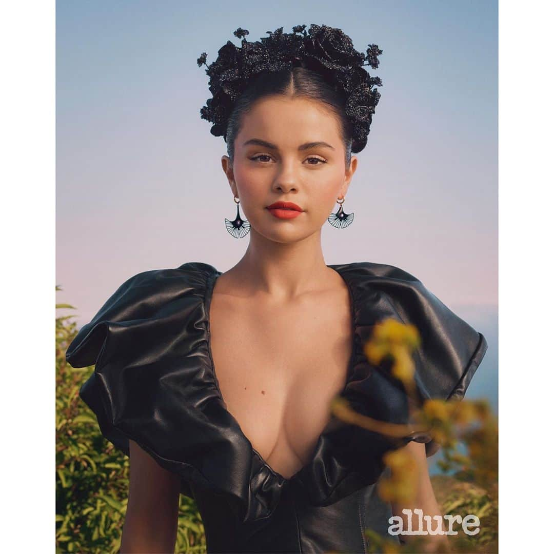 セレーナ・ゴメスさんのインスタグラム写真 - (セレーナ・ゴメスInstagram)「Thank you @allure for including @rarebeauty in the #AllureBestOfBeauty issue! 💄💋  By the way -did you register to VOTE?  Photographer: @micaiahcarter  Stylist: @ariannephillips  Hair: @marissa.marino  Makeup: ME using @rarebeauty with direction on Zoom from @hungvanngo  Nails: @tombachik  Story by: @jess_chia」9月9日 23時41分 - selenagomez