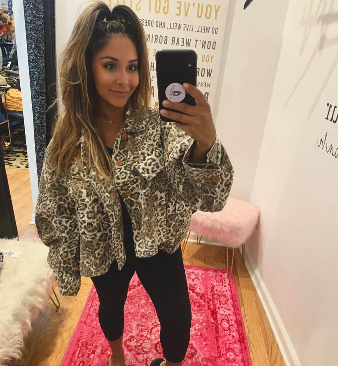 ニコール・ ポリッツィのインスタグラム：「Newwwwww fall arrivals 🔥 @thesnookishop」