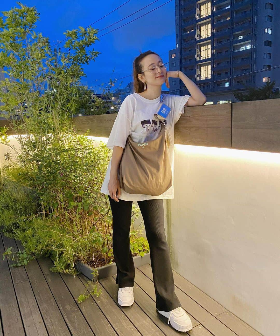 難波礼華のインスタグラム：「@nanananaofficial  Tシャツとバッグでnananana展示会へ たけさんのnew brand  @_____worldismine_____ も可愛かった🥺❤︎」