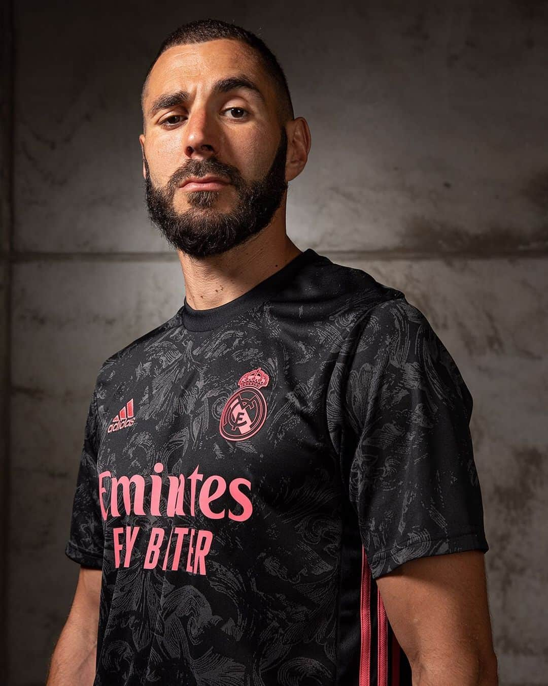 レアル・マドリードさんのインスタグラム写真 - (レアル・マドリードInstagram)「🤨 @KarimBenzema 🤩👕 @adidasfootball  #HalaMadrid」9月9日 23時59分 - realmadrid