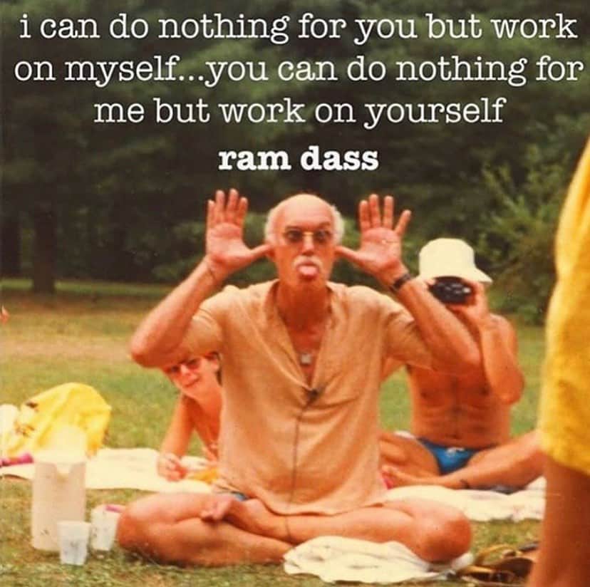 マーロン・テシェイラのインスタグラム：「—- “We can’t give what we don’t have.” 🌻🐒✌🏽 RAM DASS ❤️💫 —- Estude, trabalhe e acredite em você. Nao tem como dar o que não se tem. Tá tudo aí dentro. “Voce tem dentro de você mais amor do que você jamais poderia entender.” #Rumi Só falta você descobrir e sentir. ❤️🌻🐒✌🏽 —- 🎩...Peace&Light...♻️ —- #FicaADica  #RamDass #GoodVibesOnly」