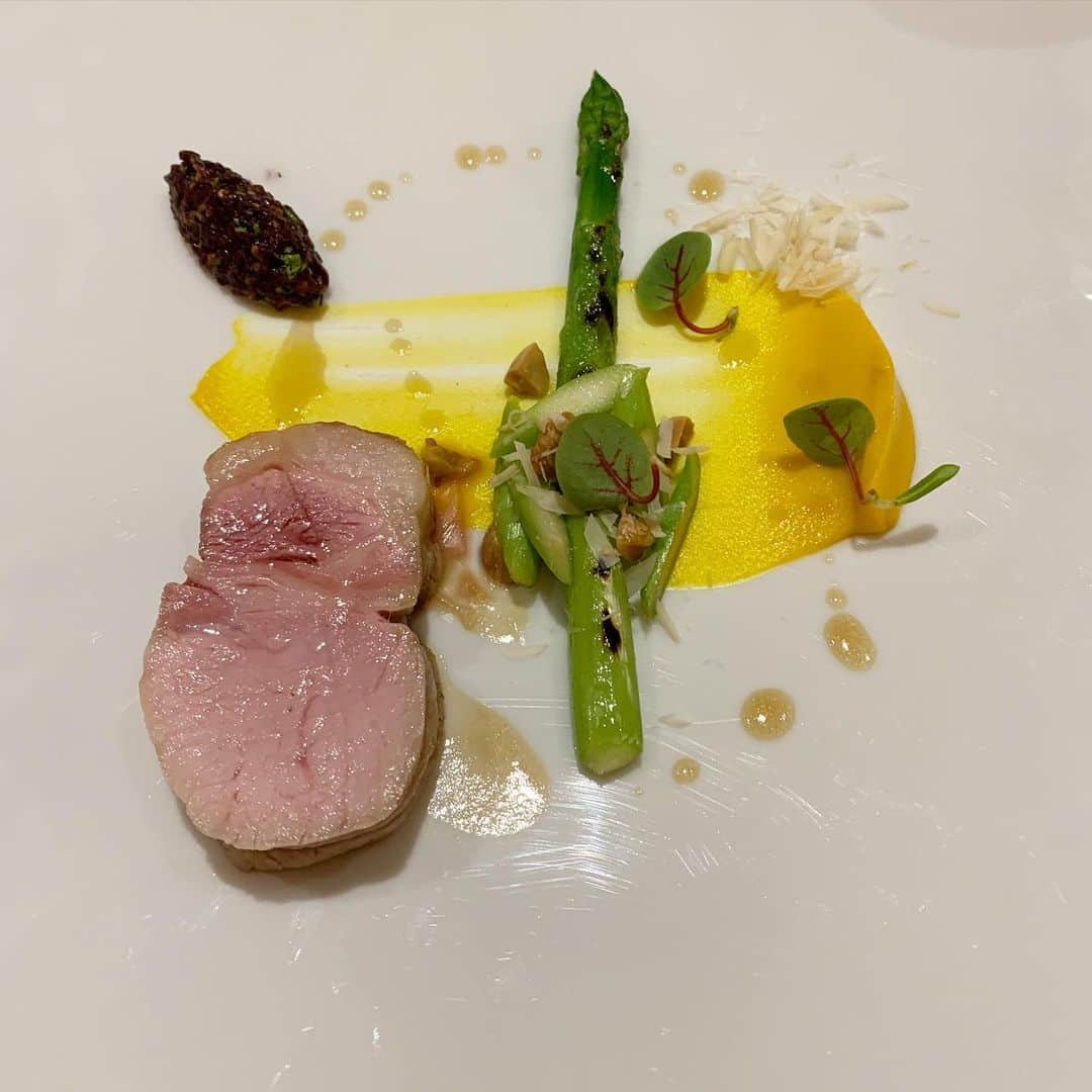 岡本麻佑のインスタグラム：「. ちょっと前に頂いたフレンチ🇫🇷🍽✨美味しかったです☺️美食って感じでたまには良いね😍💖#フレンチ#ひらまつ#我を探せ」